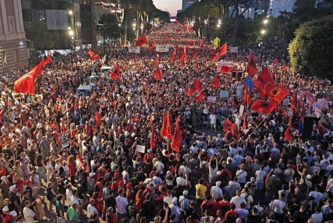 Sot 74 ditë protestë/ Qytetarët shqiptarë vijojnë rezistencën deri në largimin e Edi Ramës 6 protestaaaaaaaaaaaaaaa