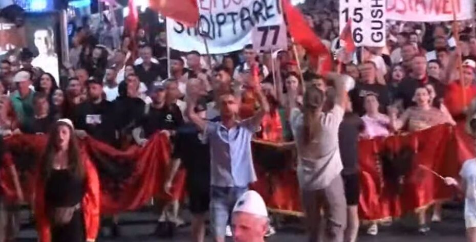 LIVE- Revoltë kundër të gjithë klasës politike! “Rama në burg, Berisha në burg”, protestë mbarëkombëtare: Edi Rama jep dorëheqjen 12 revoltaa 777 Diasporaaaaaaaaaaaaaa