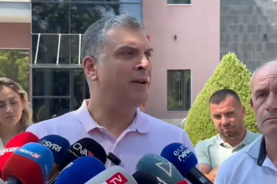 “Fati i Maliqit është marrë peng nga Gëzim Topçiu”/ Blushi: Kryebashkiaku po bën pazare në kurriz të banorëve, shkrirja thikë pas shpine 10 tedii