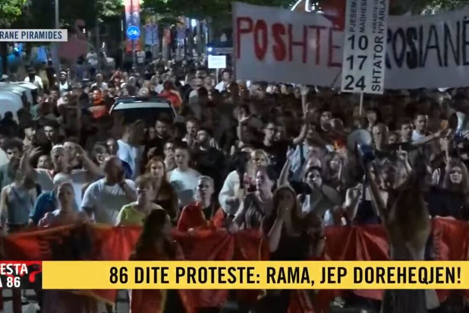 vajzat drejtojne marshimin