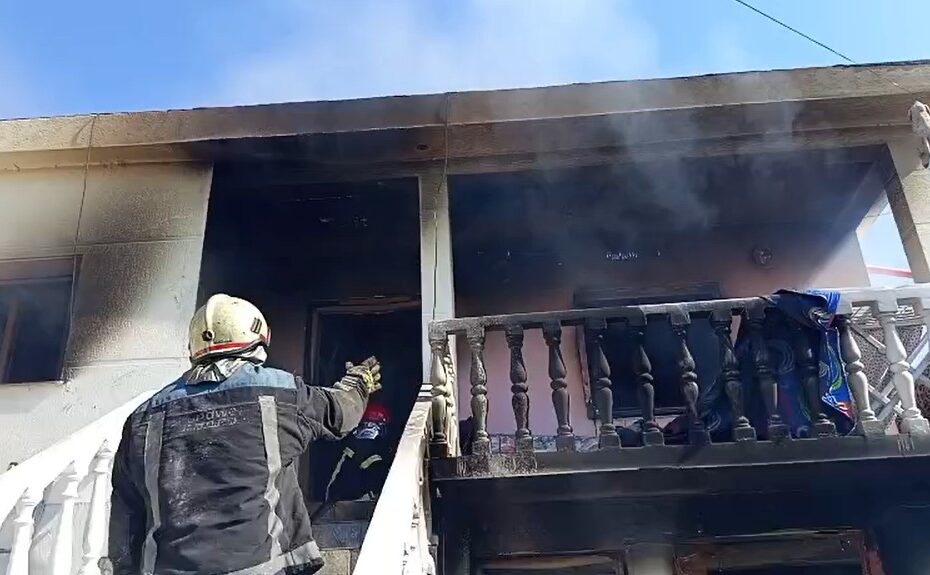 Shmanget tragjedia/ Përfshihet nga flakët banesa dykatëshe në zonën e Fier-Sheganit, shpëtojnë mrekullisht çifti i të moshuarve 10 zjarr 2