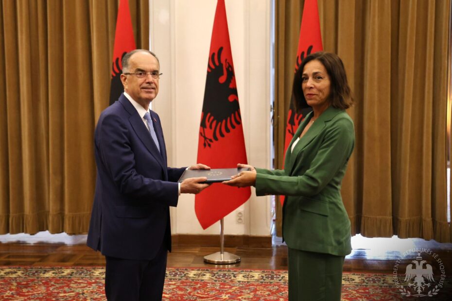 Largohet Gonzato! Ambasadorja e re e BE në Tiranë, Sofia Moreira de Sousa dorëzon letrat kredenciale te presidenti Begaj 2 6360dbfb ae26 498b 848c 18135750218f