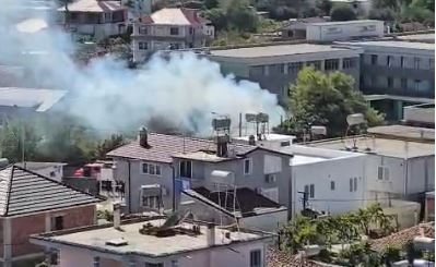 Digjet pjesërisht një banesë në Fushë-Krujë, flakët shkrumbuan çatinë 1 Capture 102