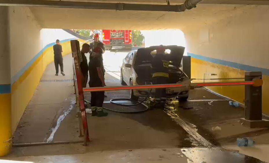 Përfshihet nga flakët automjeti në një parkim nëntokësor në Fier, banorët në panik 10 Capture 157