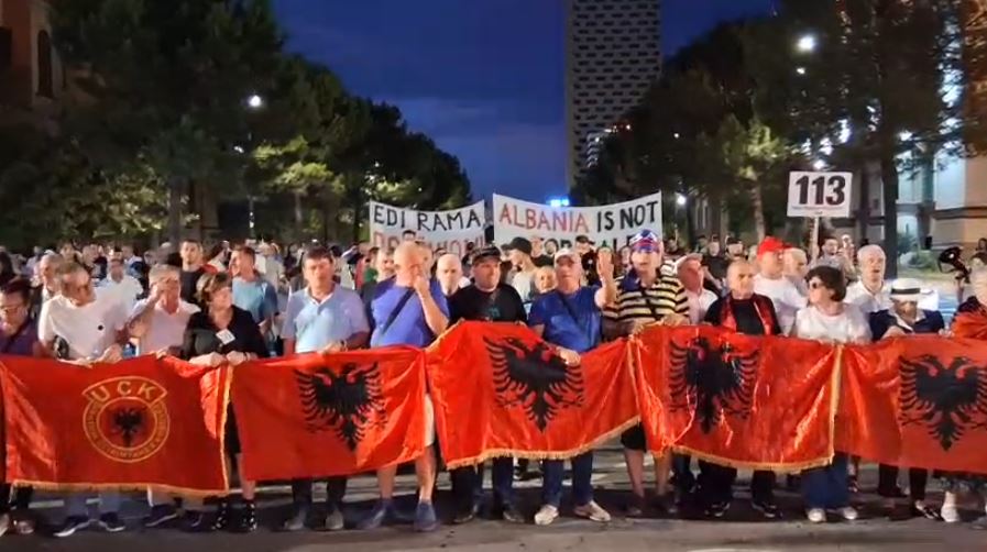 “Nesër më shumë”/ Mbyllet protesta e 113, qytetarët përsërisin kërkesën e panegociueshme: Rama jep dorëheqjen! 2 Capture 171
