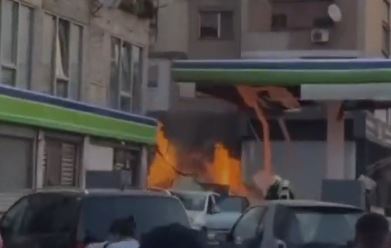 “Ishte si tërmet”/ Flakë dhe banorët të tmerruar, pamje nga shpërthimi i depozitës së karburantit EiDA në zonën e Brrylit 15 Capture 61