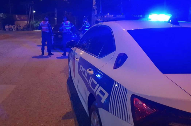 Konflikt mes dy vëllezërve në Korçë, plagoset me sëpatë njëri prej tyre, autori kapet pak minuta pas ngjarjes 9 Drejtoria Vendore e Policise Korce
