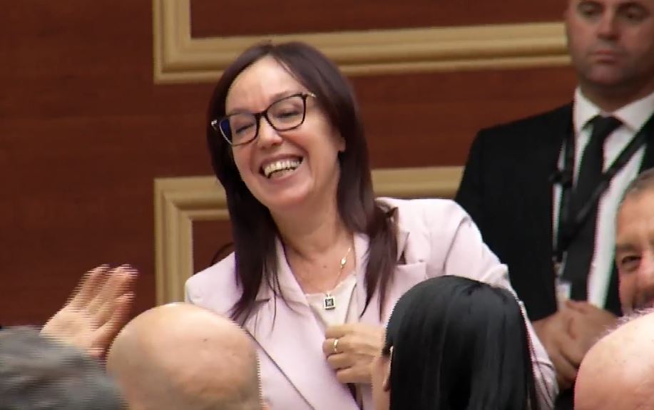 Mazhoranca voton Klodiana Spahiun si ministre të Shëndetësisë 4 IMG 1036