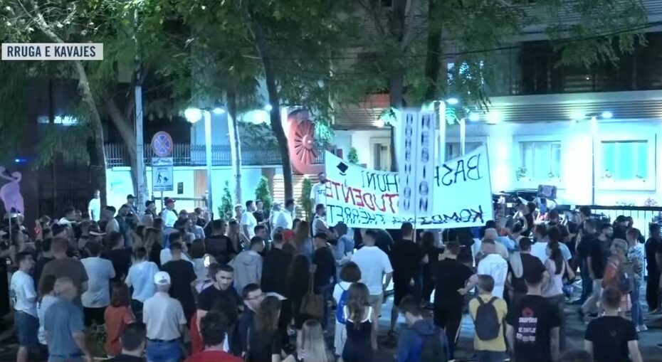 “Ministri e vdekjes”- Protestuesit ndalen para ministrisë së Shëndetësisë 1 IMG 1319