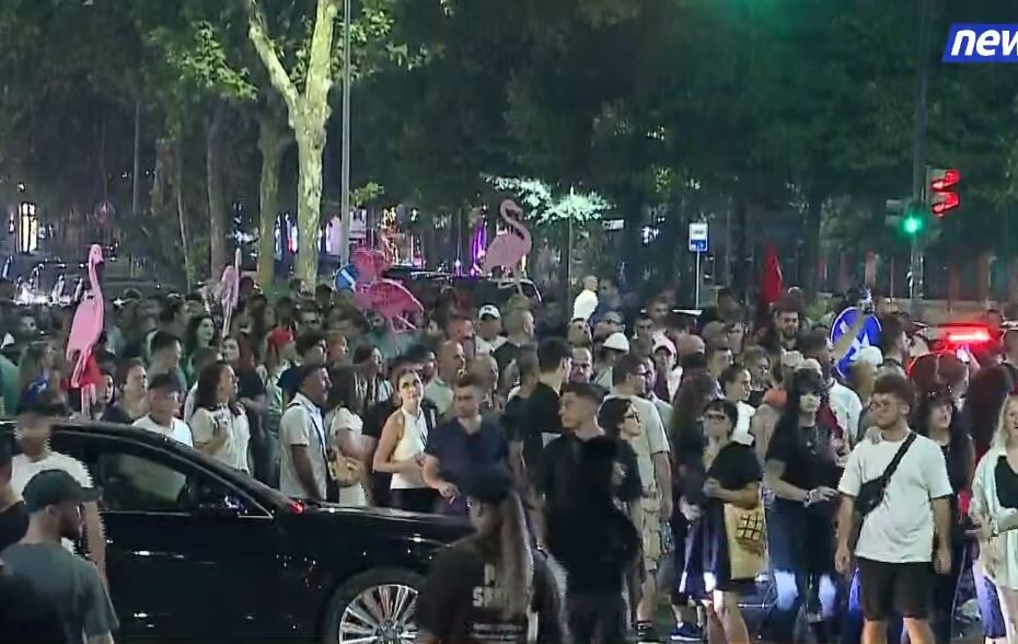 “Lironi shqipet!”/ Protestuesit përshkallëzojnë aksionin, bllokojnë urën tek Vasil Shanto 15 Vasil1
