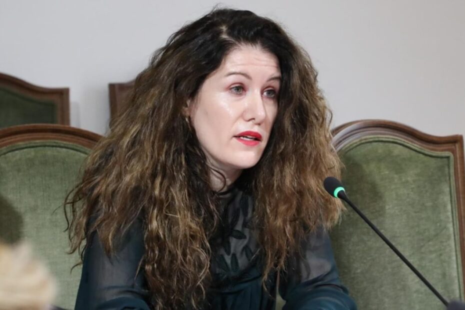 “Arrest shtëpie” dhe pezullim nga detyra për kreun e SHISH, burg për policin dhe biznesmenin, SPAK njoftim zyrtar për hetimet për ‘AKSHI’-n 4 Vlora Hyseni ne komision 1