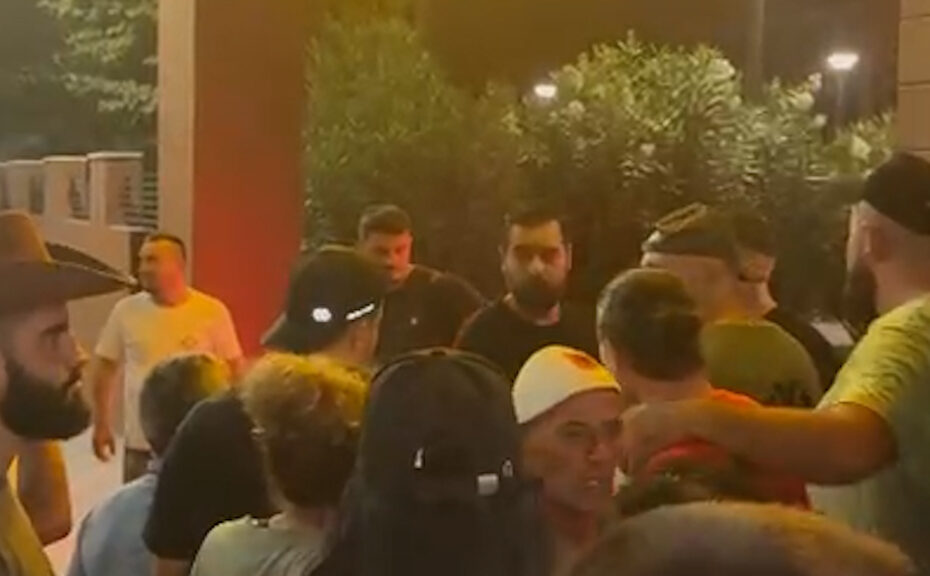 “Nuk jeni vetëm”/ Qytetarët protestojnë tek Komisariati 6, lirohet Shpend Gashi 9 WhatsApp Video 2026 09 08 at 15.22.48.00 05 51 22.Still008