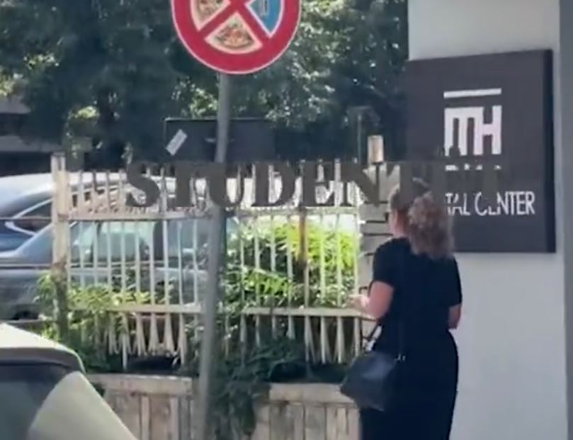 Protestuesit kapin mat Xhaçkën: O hajdutë, ju erdhi fundi (VIDEO) 11 Xhacka1