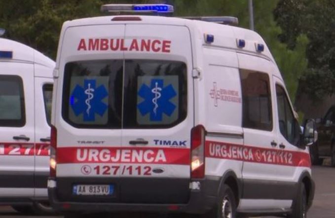 Pas sherrit, goditet me thikë një person në Pogradec 9 ambulancaaa
