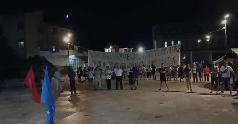 “Rama na preu në besë”/ Dita e 45-së e protestës, Divjaka kundër Territoriales: Nuk pranojmë të bashkohemi me Lushnjen 1 divjaka proteste