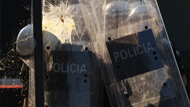 “Përleshje mes policisë dhe protestuesve”/ “Le Figaro”: Shqiptarët kërkojnë dorëheqjen e kryeministrit Rama 2 fab03c430a28fc5df7cadac9d0851005e023e3894206db8d94dee02fa90a0cd4
