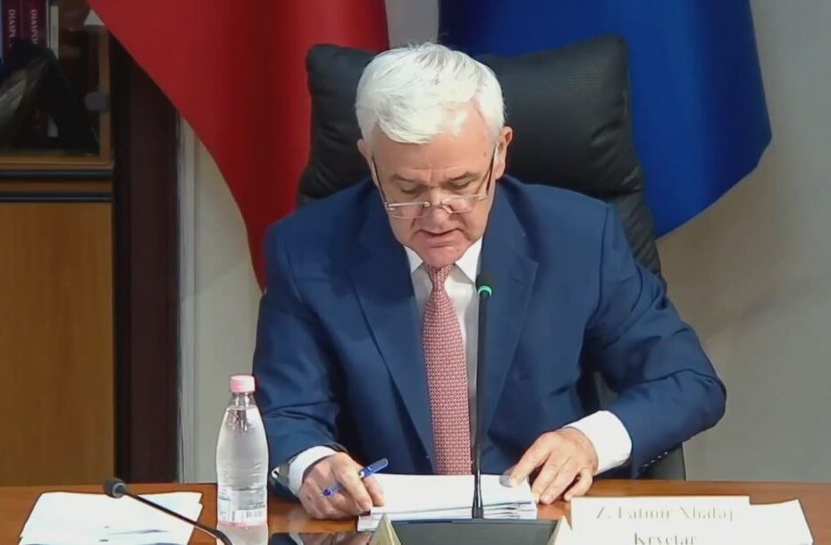 Debate në Komision pas masës ndaj Vlora Hysenit, Xhafaj i përgjigjet Kasos: Institucionet bëjnë detyrën e tyre! 8 fatmir xhafaj