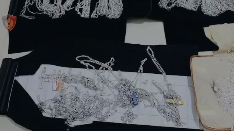 Shisnin bizhuteri argjendi të kontrabanduara në Korçë, e pësojnë dy tregtarët, sekuestrohen “malli” 7 korce