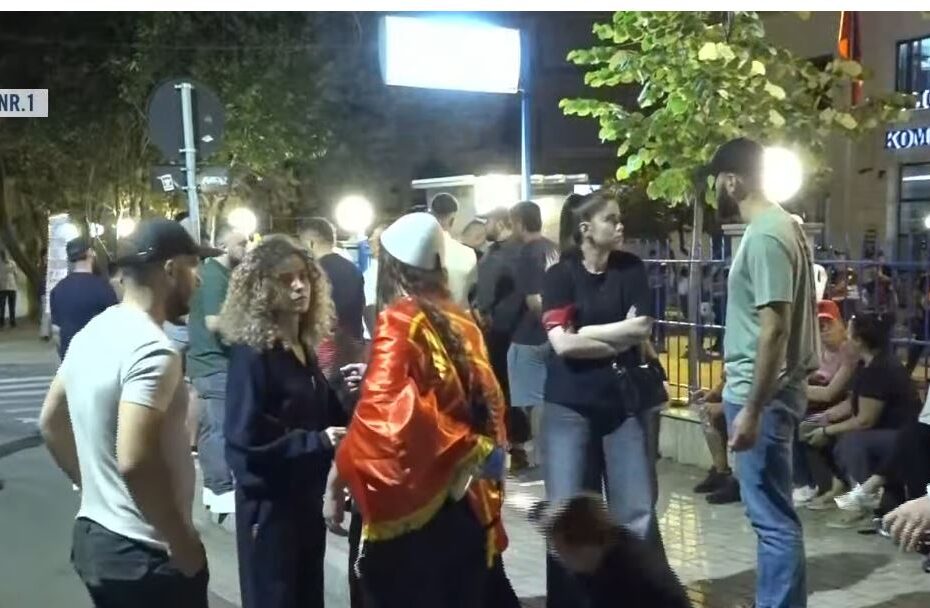 mbyllry protestaaaaaaaaaaaaa