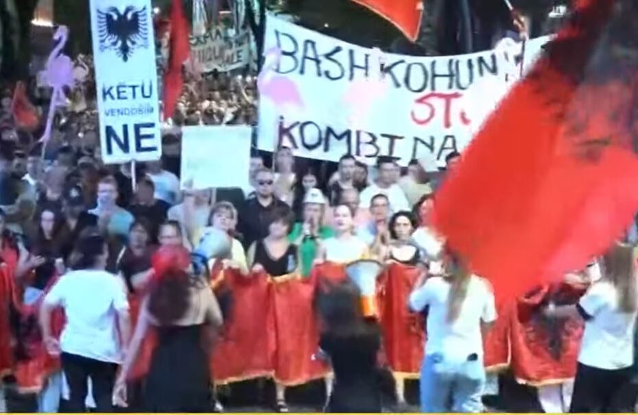 ne protesteeeeeeeeeeeeeee
