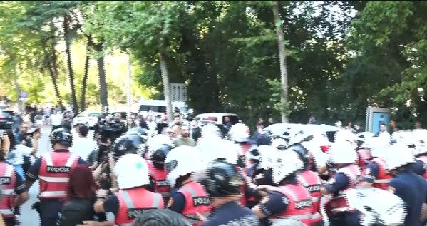 protesta a 1