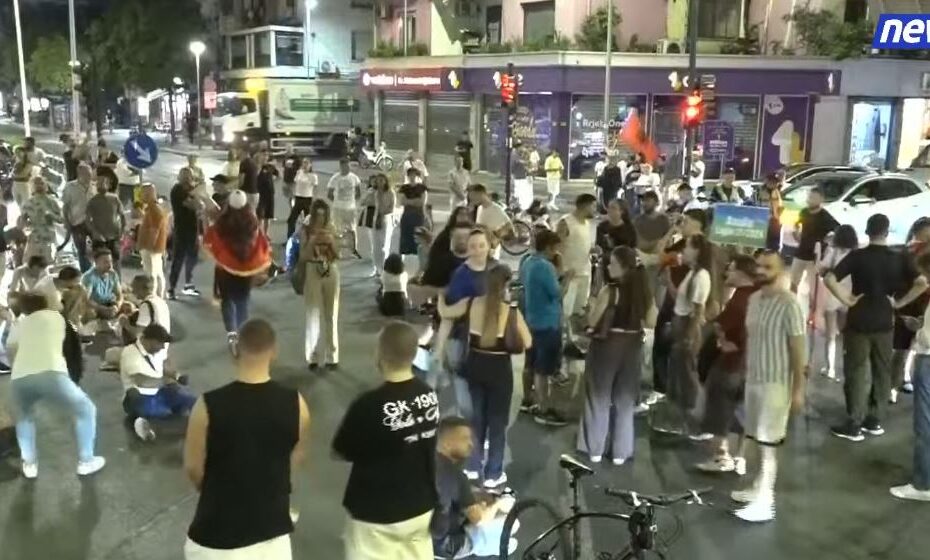 “Arrestoni Ramën”/ Nuk ndalen protestuesit, bllokojnë kryqëzimin tek 21-shi 10 protesta tek 21shi1