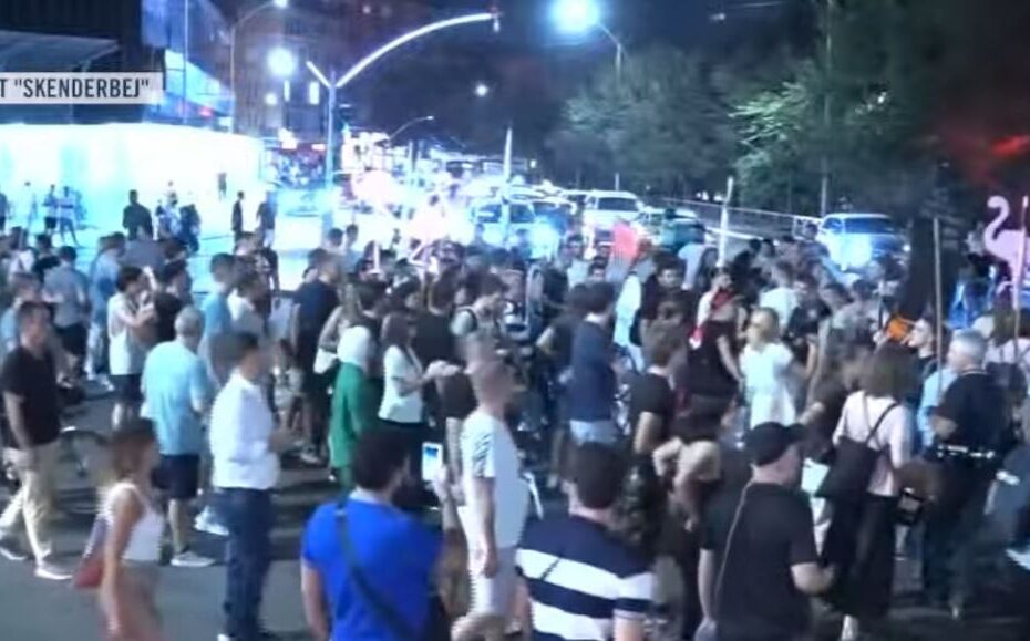 Mbyllet tubimi i 102, thirrjet e protestuesve: Nesër më shumë 14 protesta2 4