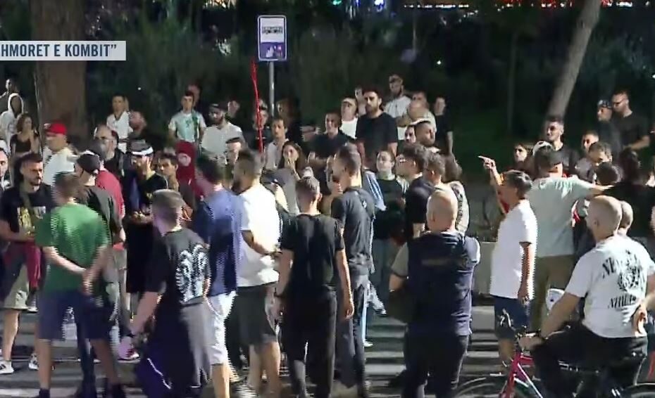 “Nesër më shumë”, mbyllet protesta e 112 kundër qeverisë, qytetarët të vendosur: Edi Rama jepe dorëheqjen 7 protestaaaaaaaa 112 mbylletttttttttttttttttttt