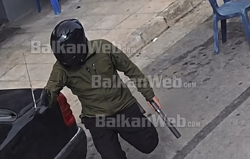Vrasja e Artan Myrtajt në Sarandë/ Me skafandër motori dhe me dy pistoleta silenciator, dalin pamjet e autorit në momentin e ekzekutimit të 44-vjeçarit (FOTO) 12 vrasesi i ARTAN MYRTAJT SARANDE