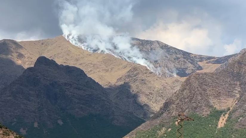 Dy vatra zjarri aktive në Bulqizë, kërkohet ndërhyrje nga ajri 14 zjarr 1
