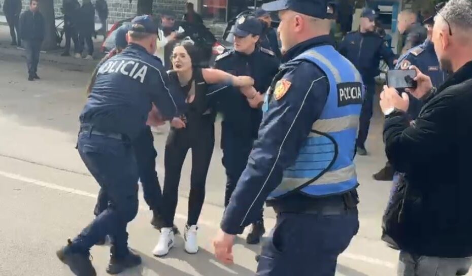 Valë masive shoqërimesh në Korçë/ Dhjetëra të ndaluar, policia nuk kursen as minorenët 13 3434345345345