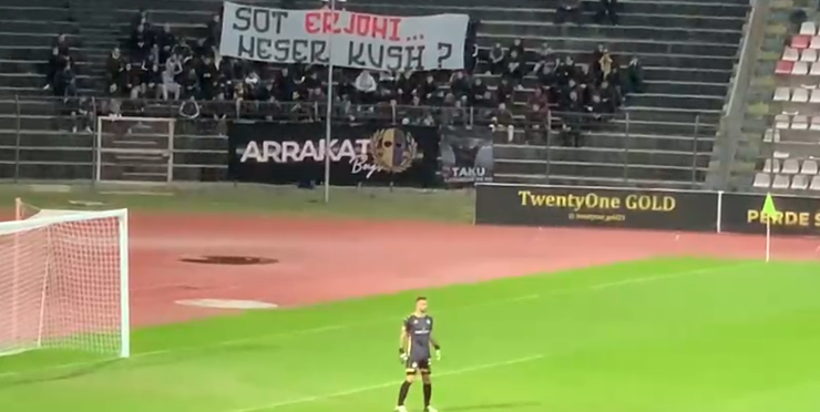 “Sot Erioni, nesër kush?” , një mesazh që prek zemrat në ndeshjen Elbasani-Partizani 6 Capture 89