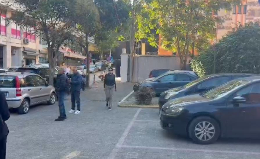 Skandali tek AKSHI/ Mirlinda Karçanaj paraqitet për masën në GJKKO (VIDEO) 9 KARCNAJ
