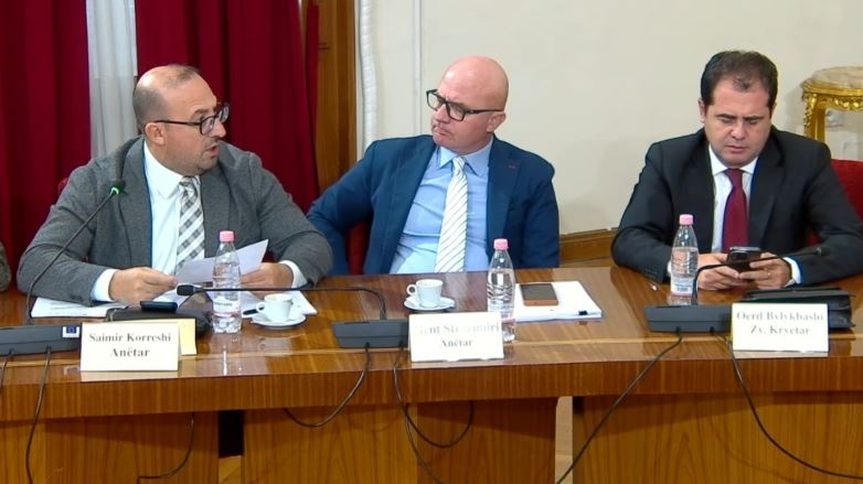 Përplasje te Ligjet për Territorialen, Korreshi përplasje me Manjën: Ju e kishit ligjin si furrë, direkt doli shkresa. Ja si përgjigjet socialisti 9 Korreshi okkk