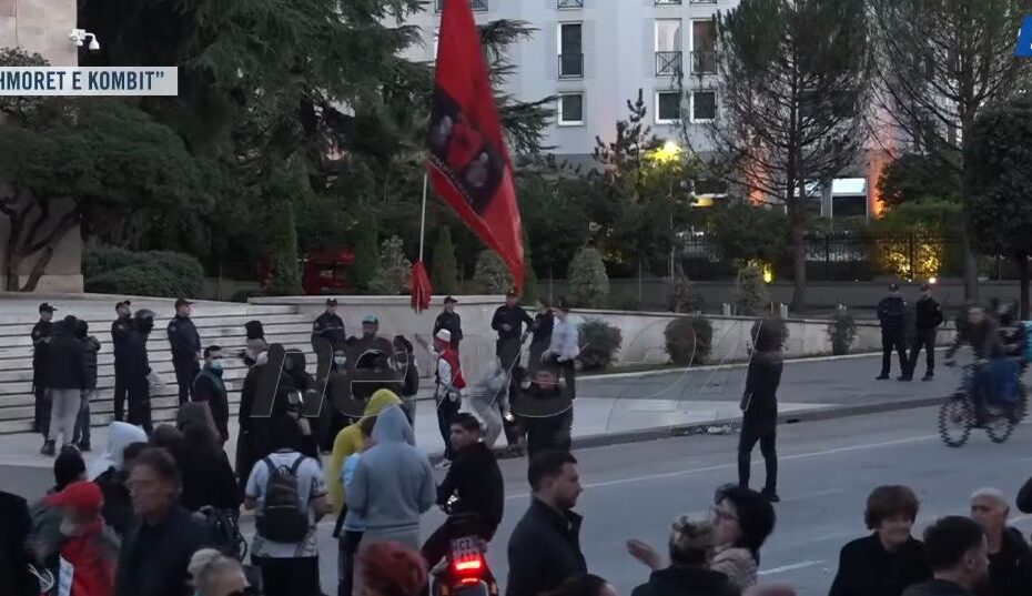 Dita e dhjetë e revoltës! Studentët para Kryeministrisë, kërkohet dorëheqja e Ramës 5 Kryeministria1