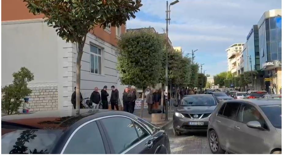 Protesta e nxënësve përhapet në Lezhë dhe qytete të tjera, gjimnazistët bojkotojnë mësimin 3 Lezhe1