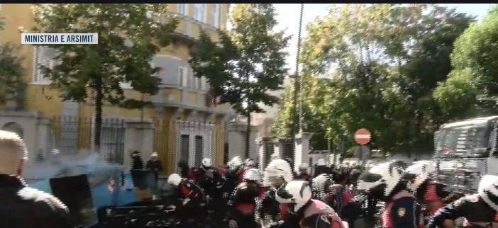 POLICIAAA