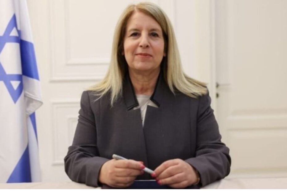 “Largohem me Shqipërinë si pjesë të historisë sime”/ Galit Peleg mbyll misionin 4-vjeçar si ambasadore e Izraelit në Tiranë: Më mësuat çfarë është Besa 17 ambasadore e Izraelit1