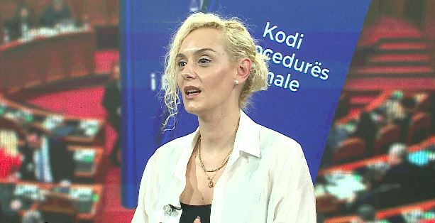 A mund të përfitojnë shpërdorimet e detyrës nga burgu me kodin e ri penal? “Pak vepra dënohen me 5 vjet”, avokatja Qeleshi: S’është normale që dikujt t’i ngrenë shtëpinë në këmbë kur… 5 avokatja 1