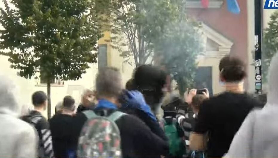 Protestuesit sulmojnë me kapsolla dhe gurë Bashkinë e Tiranës 10 bashkkia