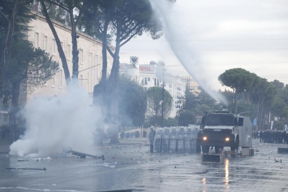 Jo vetëm Tirana! Nga jugu në veri, rinia shqiptare në revoltë! Çfarë ndodhi dje në kryeqytet dhe rrethe 5 c13293c8 0ce2 4096 9265 1566324c5124