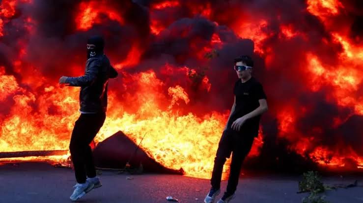 Protestat në Shqipëri, Ambasada e Zvicrës: Ulni tensionet, përparësi dialogut konstruktiv! Të mbrohet liria e medias dhe e drejta për tubim paqësor 11 images 20