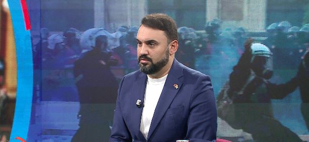 “S’mund të shkojë vendi në luftë civile se Rama mbron Ballukun!”/ U përjashtua 60 ditë nga Kuvendi, Këlliçi: ANTIFA s’ka lidhje me protestat, kryeministri kërkon dhunë! 11 kelliciii