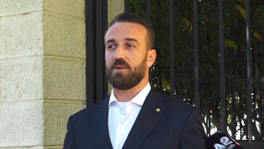 “41 raste sulmesh ndaj gazetarëve, 6 me plumba gome”, AGSH kërkon hetim për dhunën policore në protesta: Gjithçka e dokumentuar me pamje filmike 13 myzyrsi