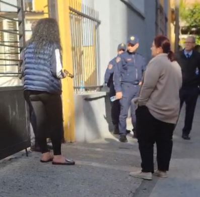 Protesta/ Policia nuk lë nxënësit të dalin nga gjimnazi “Ismail Qemali” 13 policia1 2