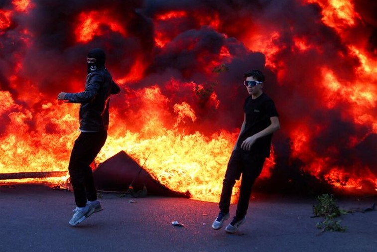 “Qeveria më e korruptuar që ka parë vendi”/ BBC jehonë protestës në Tiranë: Studentët protestues sulmojnë ndërtesat qeveritare në Shqipëri 4 protesta ne tirane