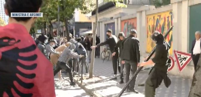 protesta shkulin kangjellat